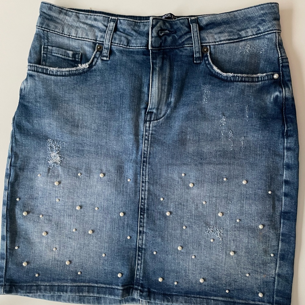 Jean skirt with pearl details